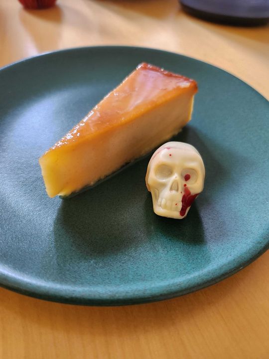 Halloween lab meeting, photo 3 of 4